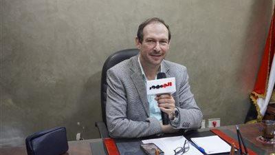 أيمن الشيوي: أكرم حسني متعدد المواهب.. وربنا بيحبني إني اشتغلت معاه