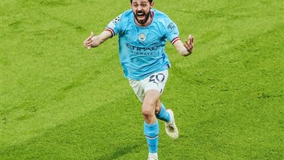 بيرناردو سيلفا يجدد تعاقده مع مانشستر سيتي