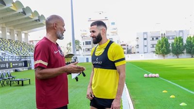 قبل مباراة الليلة.. أزمة بنزيما وسانتو إلى أين؟