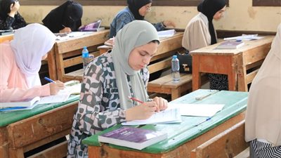 صفحات الغش تنشر أسئلة الكيمياء «دور ثان».. والتعليم تحقق