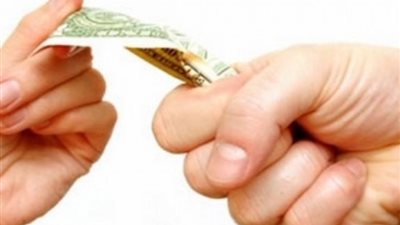 المصروف الشهري للزوجة حق لها أم «منًة» من الزوج .. الافتاء تجيب