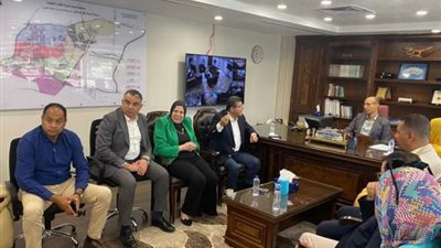 رئيس «جهاز القاهرة الجديدة» يلتقي ممثلي سكان المدينة.. ويتفقد الأحياء السكنية والطرق