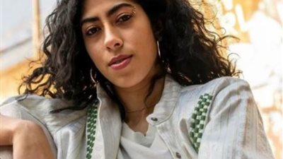 «فلوكة».. مطربة أمريكية تقدم أغاني الزمن الجميل بشكل مختلف