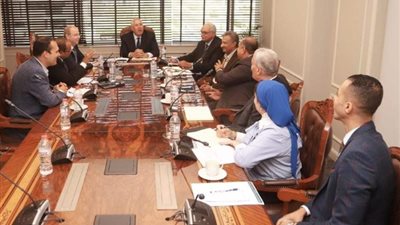 وزير الزراعة يبحث تطوير منظومة كارت الفلاح وحوكمة الأسمدة