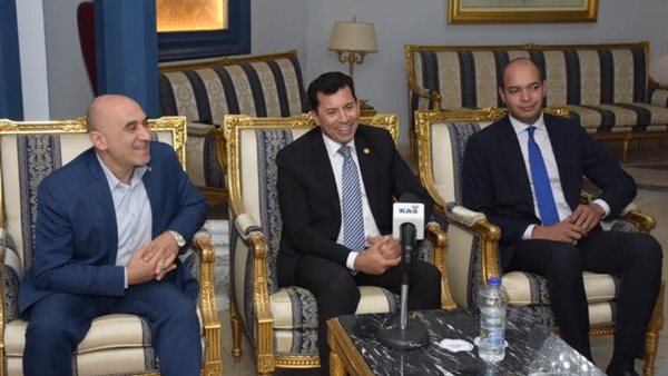 الدكتور أشرف صبحى