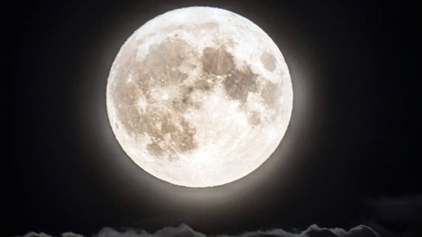 ظاهرة القمر الأزرق