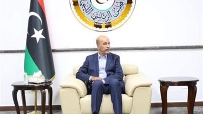 النائب بالمجلس الرئاسي الليبي موسى الكونى يلتقي حكماء أمازيغ أوجلة