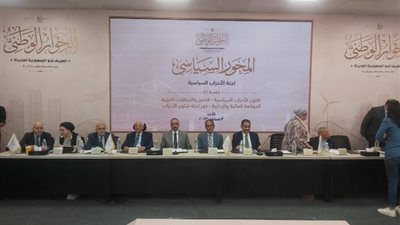 عمرو حمزاوي يطالب الأحزاب بتقديم كشف سنوي لعملها التنظيمي والجماهيري
