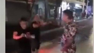 على الطريقة الصينية.. خناقة بالكرش يفضها مصرى بخفة دم
