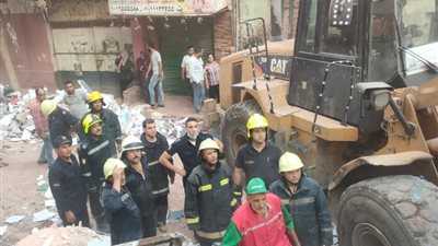 صرف إعانات عاجلة للمتضررين من انهيار عقار حدائق القبة