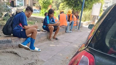 أشبال الزمالك «على الرصيف بيفطروا».. قصة صورة أمام القلعة البيضاء