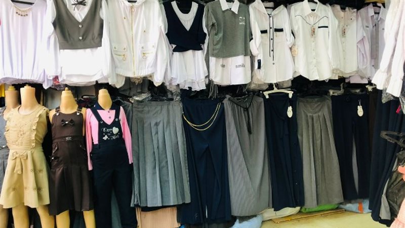 احتكار بيع الزي المدرسي
