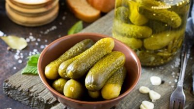 كيفية عمل الخيار المخلل في المنزل بطريقة سريعة