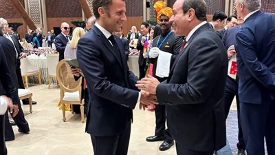 الرئيس السيسي ونظيره الفرنسي يعقدان لقاء على هامش قمة الـ20