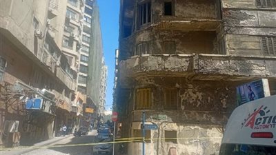 «بالصدفة»..مصرع فتاة وإصابة سائق سقط عليهما عقار  بالأسكندرية