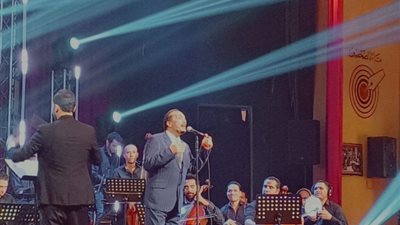 في حفل علي الحجار.. الجمهور يقف دقيقة حداد على أرواح ضحايا زلزال المغرب