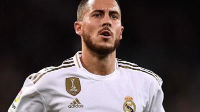أبرزهم «هازارد»..  11 لاعبًا خارج المستطيل الأخضر حتى الآن