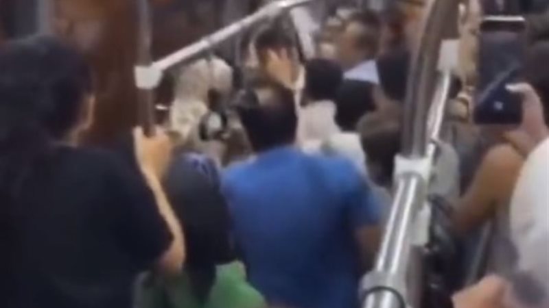 ضربوا سورية مع أطفالها وطردوها من حافلة