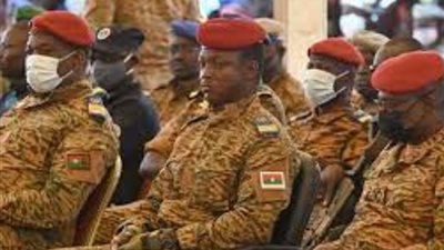 المجلس الانتقالي في بوركينا فاسو يطلب من الملحق العسكري الفرنسي المغادرة