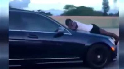 إصابة شخص صدمته سيارة أثناء عبوره الطريق فى حدائق أكتوبر