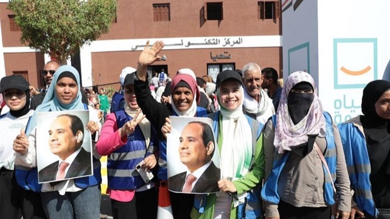 أهالي بني سويف يرحبون بالرئيس عبدالفتاح السيسي