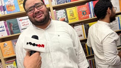 الكاتب تامر عبدة أمين خلال افتتاح مكتبة عصير الكتب: صرح ثقافي عظيم