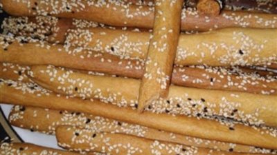 طريقة عمل البقسماط المقرمش في المنزل