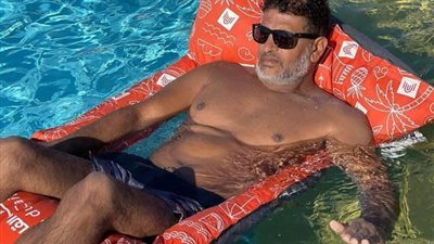 صور نادرة للفنان الراحل أشرف مصيلحي مع زوجته وأولاده