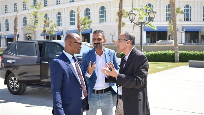 مستشار نائب رئيس جنوب إفريقيا يتفقد مدينة العلمين الجديدة