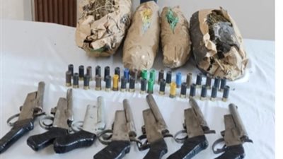 ضبط عاطل بحوزته 7 فرد خرطوش و12 كيلو بانجو في بني سويف