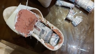 ضبط سيدة أثناء محاولتها تهريب مبالغ مالية  بمطار القاهرة