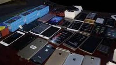 بحوزتهم 111 هاتفاً محمولاً.. ضبط 5 أشخاص سرقوا محل هواتف في عين شمس