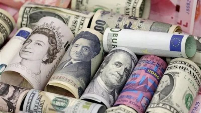 عملات عربية وأجنبية