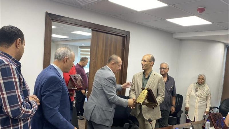 تكريم العاملين المميزين بجهاز القاهرة الجديدة