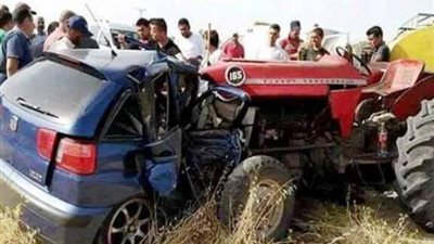 مصرع شخصين وإصابة 2 إثر تصادم سيارة وجرار زراعي بإسنا