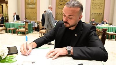 النائب محمد الجارحي يوقع تزكية لترشيح الرئيس السيسي لفترة رئاسية جديدة