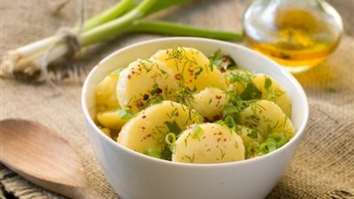 طريقة عمل سلطة البطاطس المكعبات