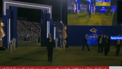 الرئيس السيسي لأوائل الخريجين: كل سنة وأنتم طيبين جميعا وألف مبروك