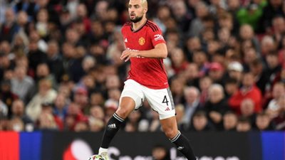 سفيان أمرابط يقود مانشستر يونايتد أمام كريستال بالاس
