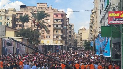بأعلام مصر .. احتشاد الآلاف من المواطنين بميادين الإسكندرية لدعم الرئيس السيسي