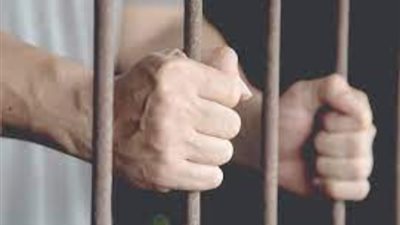 «بحوزته كيلو حشيش» حبس مسجل خطر بتهمة إتجار المخدرات في «قليوب»