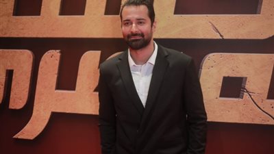 نجوم الفن يتوافدون لحضور فيلم «حسن المصري»
