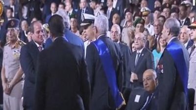 الرئيس السيسي يكرم أبطال معركة 