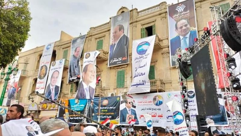 احتشاد المواطنين في ميدان بالاس بالمنيا