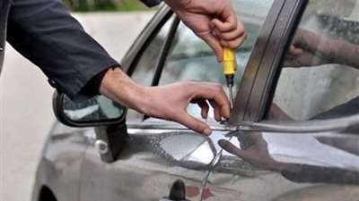 ضبط سائق وعاطل لسرقتهما سيارة بمطروح