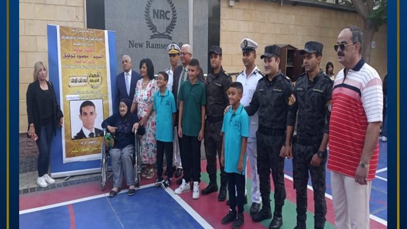ضباط الشرطة مع أبناء الشهداء