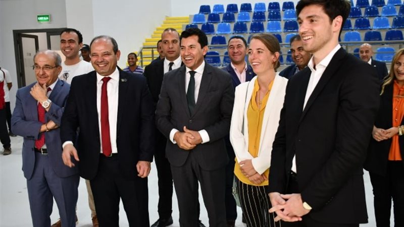 وزير الرياضة خلال زيارة ميادين رماية في مدينة مصر للألعاب ا