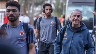 وصول لاعبي الأهلي إلى استاد القاهرة لمواجهة بيراميدز (صور)