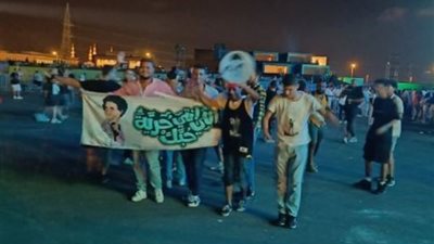 على طريقتهم الخاصة، جمهور محمد منير يحتفلون بالكينج في مهرجان العلمين