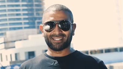 أحمد سعد يتحدى منتقدي ارتداءه لخلخال: «أوعدكم فيه شراشيب جاية»